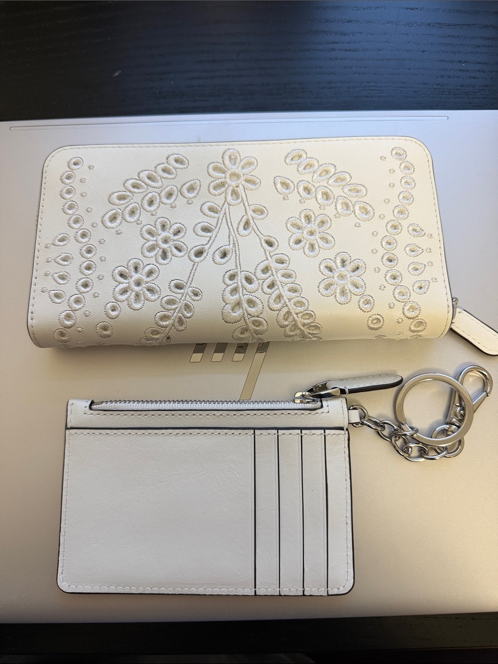 Ralph Lauren White Embroidered Zip Wallet and Card Case Set - Picture 2 of 14